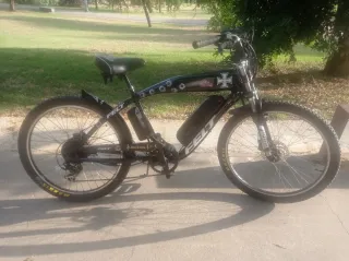 Bicicleta Eléctrica Felt Negra