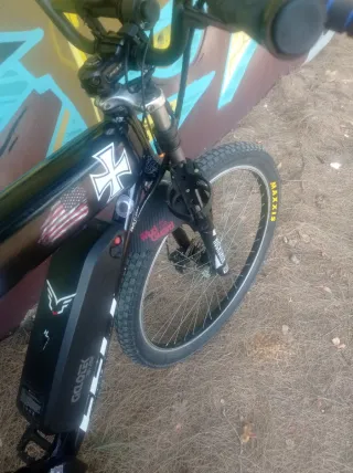 Bicicleta Eléctrica Felt Negra