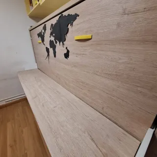 Cama Plegable Roble con Mapa Mundial