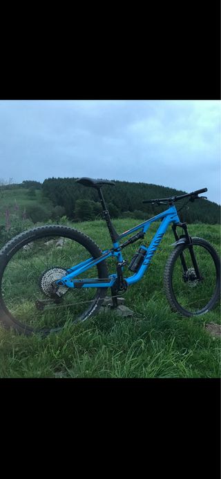 Bicicleta de montaña Canyon azul