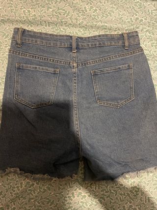 Bermudas vaqueras rotas