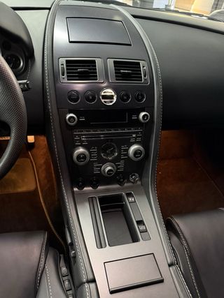 Aston Martin Vantage 2010