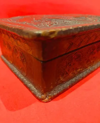 Caja antigua de tabaco piel y madera