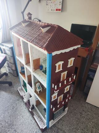 Casita de muñecas hecha a mano , medidas 1,22 x 77