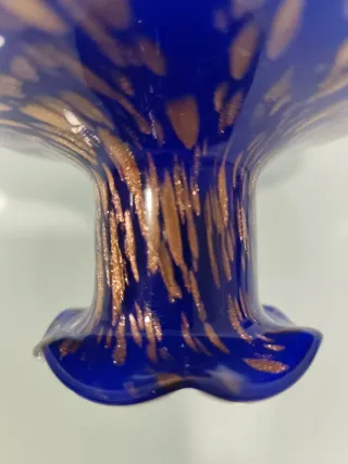 Jarrón de cristal soplado azul y dorado