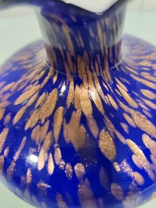 Jarrón de cristal soplado azul y dorado