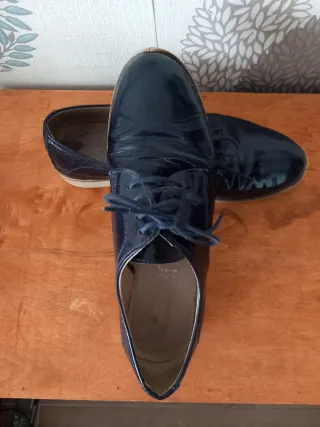 Zapatos azules de charol