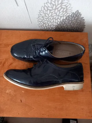 Zapatos azules de charol