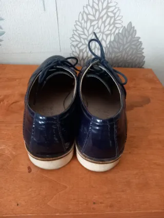 Zapatos azules de charol