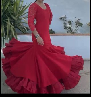 Traje de flamenca rojo con volantes