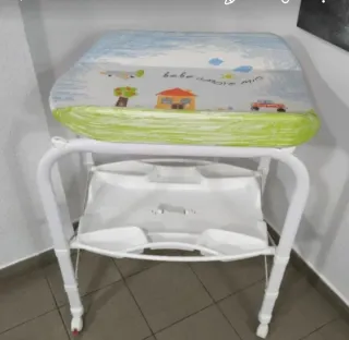 Pack bebé: cuna, bañera, cómoda,triciclo, alfombra