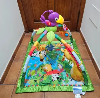 Pack bebé: cuna, bañera, cómoda,triciclo, alfombra