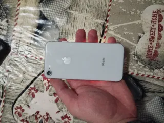 iPhone 8 Plata Como Nuevo con cargador
