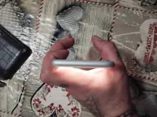 iPhone 8 Plata Como Nuevo con cargador