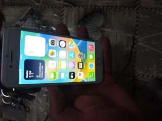 iPhone 8 Plata Como Nuevo con cargador