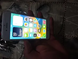 iPhone 8 Plata Como Nuevo con cargador