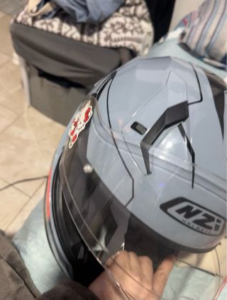 Casco de moto NZ gris, un solo uso