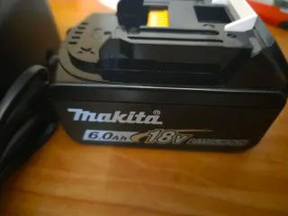 Cargador y Batería Makita DC18RC 18V