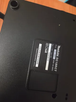 Cargador y Batería Makita DC18RC 18V