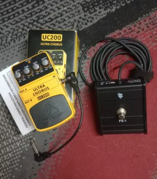 dos pedales para guitarras electricas