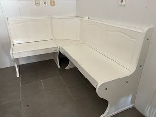 Banco de esquina blanco, mesa y sillas para cocina