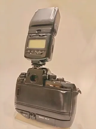 Nikon F4s + Nikkor AF 35-105mm + Speedlight SB-25