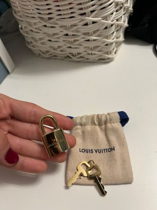 Candado Louis Vuitton Dorado con Llaves