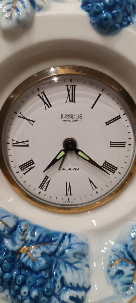 Figura porcelana antigua con reloj