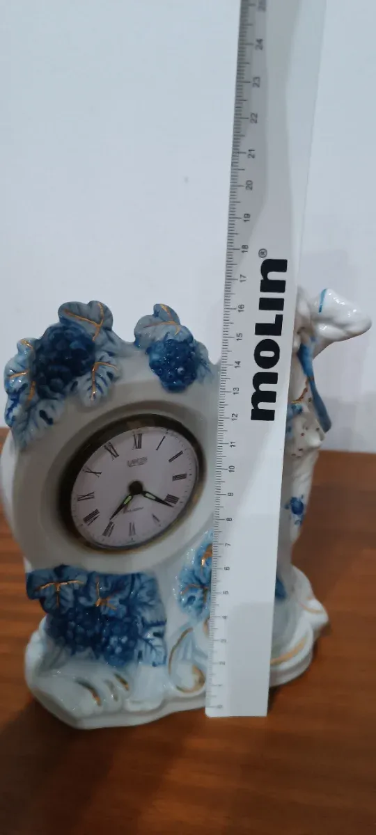 Figura porcelana antigua con reloj