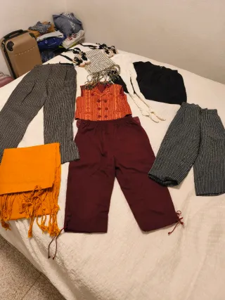 Ropa fallero: chaleco, pantalón, fajín, espardeña.