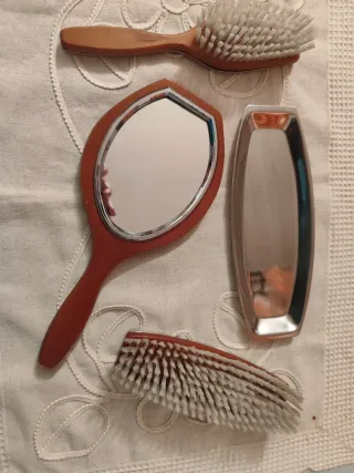 Juego tocador antiguo ,de metal plateado