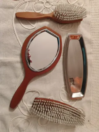 Juego tocador antiguo ,de metal plateado