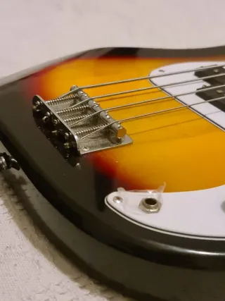 Bajo Rockjam 4 cuerdas 2 pastillas