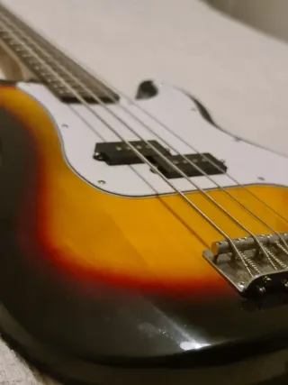 Bajo Rockjam 4 cuerdas 2 pastillas