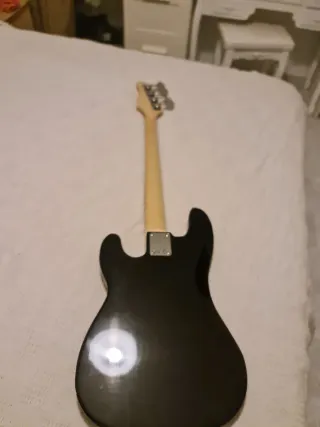 Bajo Rockjam 4 cuerdas 2 pastillas