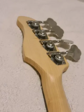 Bajo Rockjam 4 cuerdas 2 pastillas