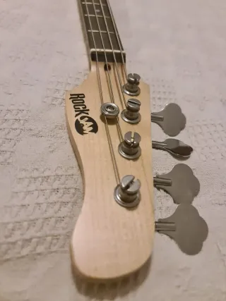 Bajo Rockjam 4 cuerdas 2 pastillas