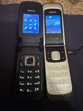2 Móviles Nokia Flip Negro y Plateado