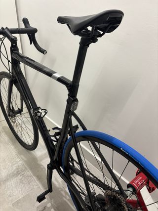 Bici carretera Cannondale negra