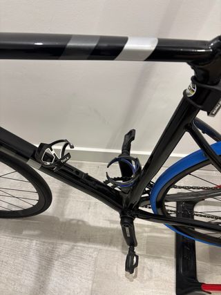 Bici carretera Cannondale negra