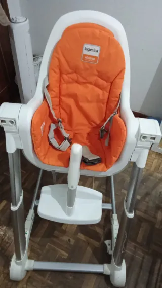 Silla de comedor Inglesina naranja y blanca
