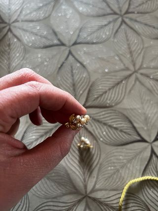 Orecchini metallo  dorato con perle