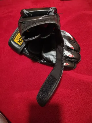 Guantes de boxeo ALON con diseño de garras