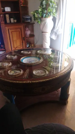 Mesa de centro antigua de madera y cristal