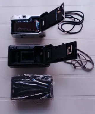 Lotto di 3 fotocamere analogiche 35mm vintage