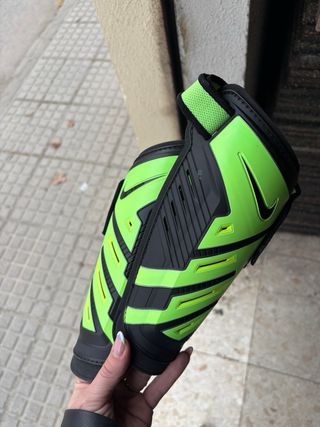Espinilleras Fútbol Nike Guard Lock