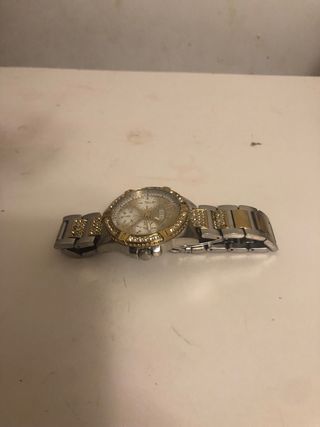 Reloj Guess Dorado y Plateado