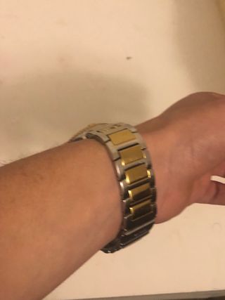 Reloj Guess Dorado y Plateado