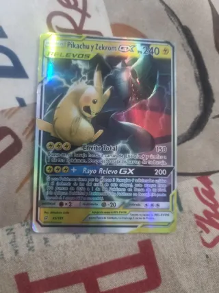 Carta Pokémon Pikachu y Zekrom GX 33/181