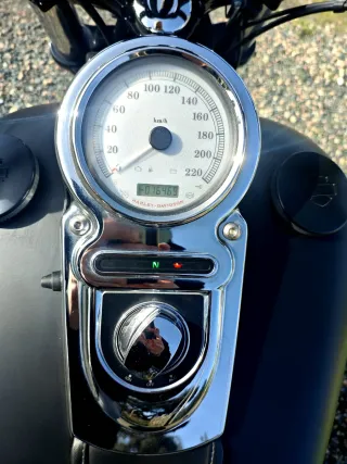 Harley Davidson Dyna Fat Bob Negra